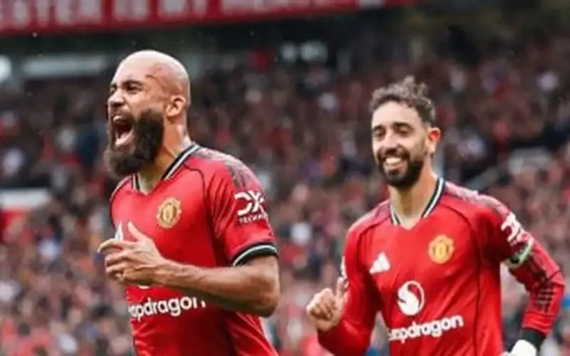 مانشستر يونايتد في مواجهة صعبة أمام ليدز بالدوري الإنجليزي